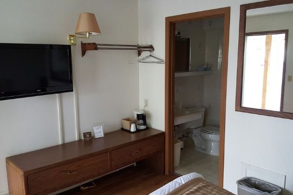 Budget Host Inn (Detroit Lakes)